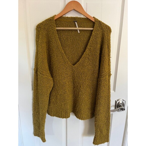 Free People Finders Keepers V Neck Sweater in Athens Moss Size Small - Picture 8 of 12